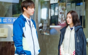Bikin Baper, Begini Cara Manis Park Jihoon Bantu Lee Ruby yang Kesulitan di Lokasi 'Love Revolution'