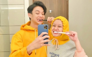 Begini Jadinya Kalau Rey Mbayang Pakai Baju Dinda Hauw, Tetap Kece?