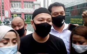 Momen Kebebasan Vicky Prasetyo Dari Penjara Penuh Haru, Sang Bunda Sampai Takbir