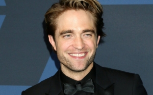 Robert Pattinson Kepergok Ciuman di Depan Publik Usai Dinyatakan Positif COVID-19