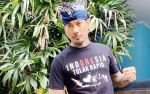 Jerinx SID Dapat Teguran Saat Sidang Online, Pengacara Telat Hingga Muncul Sosok Wanita Tak Terduga