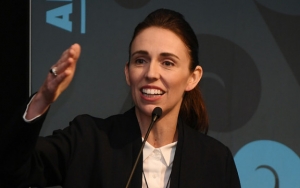 PM Selandia Baru Jacinda Ardern Minta Maaf Akibat Lepas Masker Saat Selfie, Akui Lakukan Kesalahan