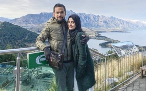 Shireen Sungkar Tatap Mesra Teuku Wisnu, Aksi Turunkan Masker Ke Dagu Lebih Jadi Sorotan