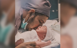 Ammar Zoni Pamer Foto Selfie Perdana Baby Air Rumi, Dinobatkan Jadi Bayi Tertampan 2020