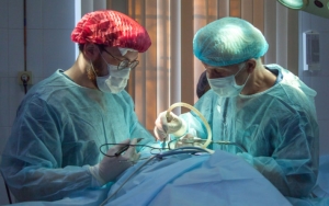 Unik dan Bikin Bergidik, Dokter Keluarkan Uang Kertas Senilai Rp 6,1 Juta dari Perut Pria Ini