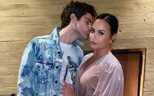 Demi Lovato Putuskan Hubungan dengan Max Ehrich Setelah Dua Bulan Bertunangan