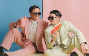Rizki DA Bergaya Klimis-Nyemil Semangka, Video Salto Girang Disentil Tak Urusi Bini
