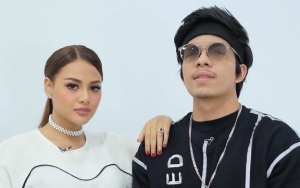 Batal Nikah Tahun Ini, Aurel Hermansyah Pamer Momen Romantis Berduaan Bareng Atta di Perahu