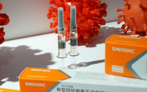 Penerima Vaksin COVID-19 di Tiongkok Keluhkan Efek Samping