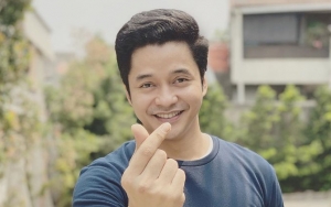 Adly Fairuz Mulai Kampanye Jadi Cawabup Karawang, Momen Di Tengah Kerumunan Warga Ini Tuai Protes