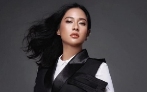 Dian Sastro Pamer Foto Masa Kecil Sang Ayah, Penampakan Sepatu Hits Jadi Sorotan
