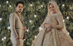Ely Sugigi dan Pacar Brondong Serasi Pakai Gaun Pengantin, Balas Begini Dibilang Cuma Settingan