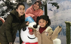 Ayu Ting Ting Dicibir Pakai Gelang 'Mata Setan', Ibu Ungkap Doa Sedih Ditagih Hasil Swab