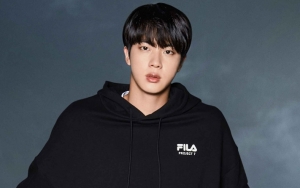 Jin BTS Ogah Auratnya Diumbar, Terus Tutupi Perut Gara-Gara Pakai Crop Top