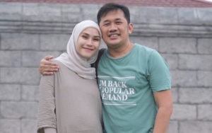 Zaskia Adya Mecca Tulis Pesan Menyentuh di Ultah Hanung Bramantyo ke-45, Pamer Formasi Lengkap Anak