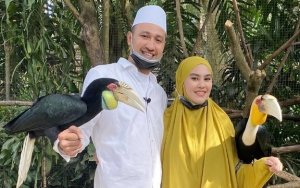 Kartika Putri Olahraga Bareng Habib Usman, Pilihan Busana Jadi Sorotan