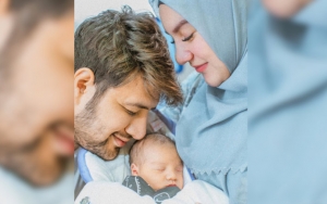 Lucunya Putra Irish dan Ammar Jalani Pemotretan Bak Prajurit Istana, Aksi Topless Curi Perhatian