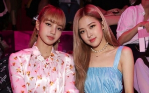 Rose BLACKPINK Sadari Berlian di Kalung Lisa Hilang, Begini Reaksinya
