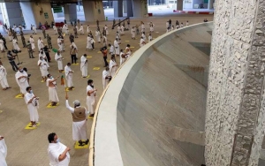 Resmi Dibuka Lagi, Kegiatan Umrah Terbatas Dibagi 3 Tahap