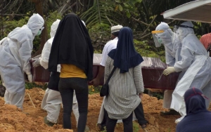 Warga Probolinggo Ngamuk Bakar Peti Mati Tolak Pemakaman COVID-19