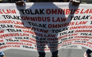 Omnibus Law Disahkan, Pasal-Pasal Kontroversial Ini Buat Pekerja Makin Sengsara 