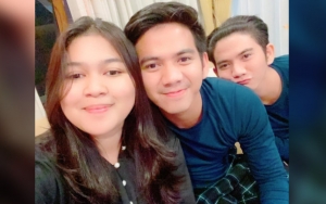 Usai Rizki, Ridho DA Nyosor Ciumi Pundak Wanita Cantik Sambil Melet Jadi Sorotan