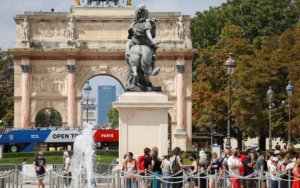 Paris Tutup Kafe dan Bar Cegah Gelombang II Corona