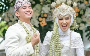 Rizki Beri Reaksi Berbeda Ditanya Rujuk dengan Nadya, Telinga Beranting Jadi Sorotan