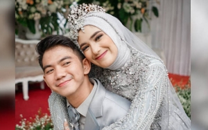 Rizki DA Double Date Bareng Wanita Berhijab, Nadya Senyum Pamer Salam Tinju Murka?