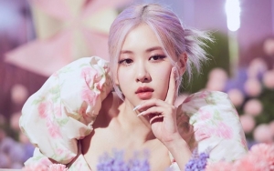 Foto Album Beredar, Rose BLACKPINK Cantik Banget Bergaya Natural dan Berantakan