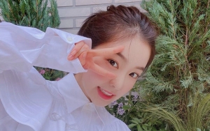 Irene Red Velvet Narsis Bergaya Sensual Hingga Imut, Riasan Tipis Jadi Sorotan