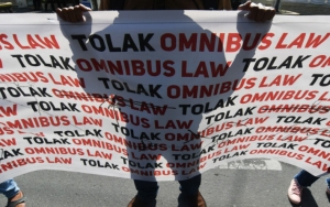 Benarkah Poin-poin 'Bermasalah' Omnibus Law yang Picu Kemarahan Rakyat Cuma Hoaks?