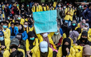Pemerintah Yakin Demo Massa Tolak Omnibus Law Ada yang Mensponsori