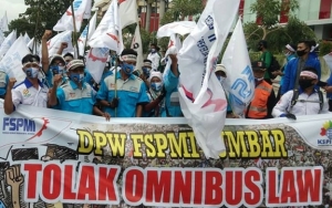 Demonstran Omnibus Law di Yogyakarta Serukan 'Perang Terhadap Negara'