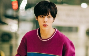 Punya Chemistry Kuat, Begini Hubungan Kim Wooseok dengan Pemeran 'Twenty Twenty' di Lokasi Syuting