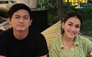 Momen Perdana Ayu Ting Ting Bareng Calon Suami Tampan, Gandengan Tangan Erat Tuai Banyak Doa Baik