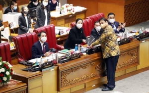 Diminta Satu Suara, 8 Gubernur Ini Malah Kirimkan Surat Tolak UU Ciptaker ke Jokowi