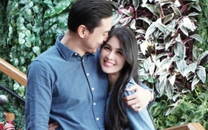 Biasa Kalem, Gaya Sandra Dewi dan Suami Mangap 'Basah-Basahan' di Tempat Umum Jadi Sorotan