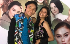 Geger Kiesha Alvaro Cium Tangan Gadis Cantik Usai Putus, Ratu Sofya Atau Saskia Chadwick?