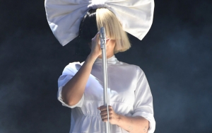 BBMA 2020: Sia Tampil Menjiwai Pakai Wig Raksasa dan Gaun Pink Unik Bawakan 'Courage to Change'