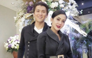 Syahrini Sepedaan Bareng Keluarga, Reaksi Saat Reino Barack Jatuh Disorot