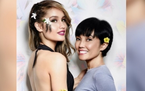 Cinta Laura Pamer Pose Kocak Bareng Sang Mama, Wajah dan Body Sempurna Langsung Bikin Insecure