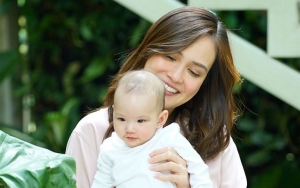 Shandy Aulia Pamer Momen Sang Putri Cicipi Buah Durian Meski Baru Berusia 8 Bulan, Picu Pro Kontra
