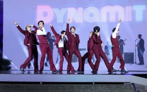 BBMA 2020: BTS Tampilkan 'Dynamite', Ternyata Ini Makna Spesial Manggung di Bandara Incheon