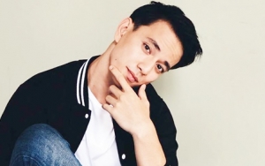 Tampannya Billy Davidson Berambut Hijau Ngayal Jadi Boyband Korea, Netter Siapkan Daftar Nama Kocak