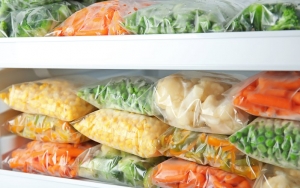 Jangan Dibekukan! 7 Makanan Ini Enggak Boleh Masuk Ke Freezer Karena Bisa Rusak Kualitasnya
