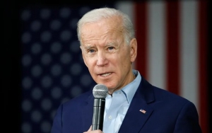 Joe Biden Satu Pesawat dengan Pasien COVID-19, Tim Kampanye Beri Klarifikasi