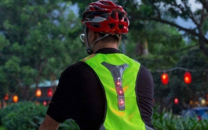 Aturan Baru Kemenhub Bagi Pesepeda: Wajib Pakai Baju Reflector Di Malam Hari