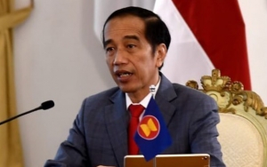 Jokowi Sebut Vaksin Corona Gratis Jadi Urusan Terawan