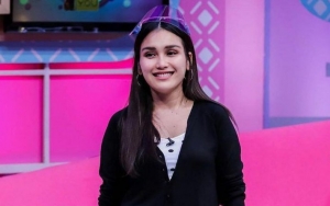  Ayu Ting Ting Tampil Cantik Pakai Kebaya Karya Desainer Ternama, Ramai Disebut Calon Manten